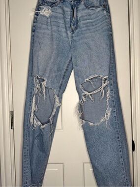 American Eagle High-Rise Light Blue Distressed Women’s Jeans
